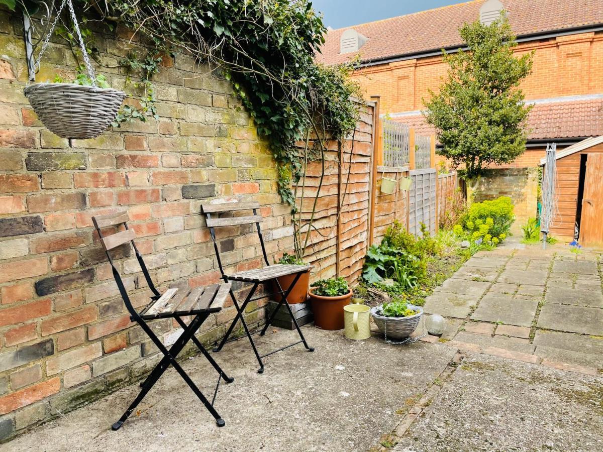 Charming Town Centre Character Cottage With Parking Stowmarket Kültér fotó